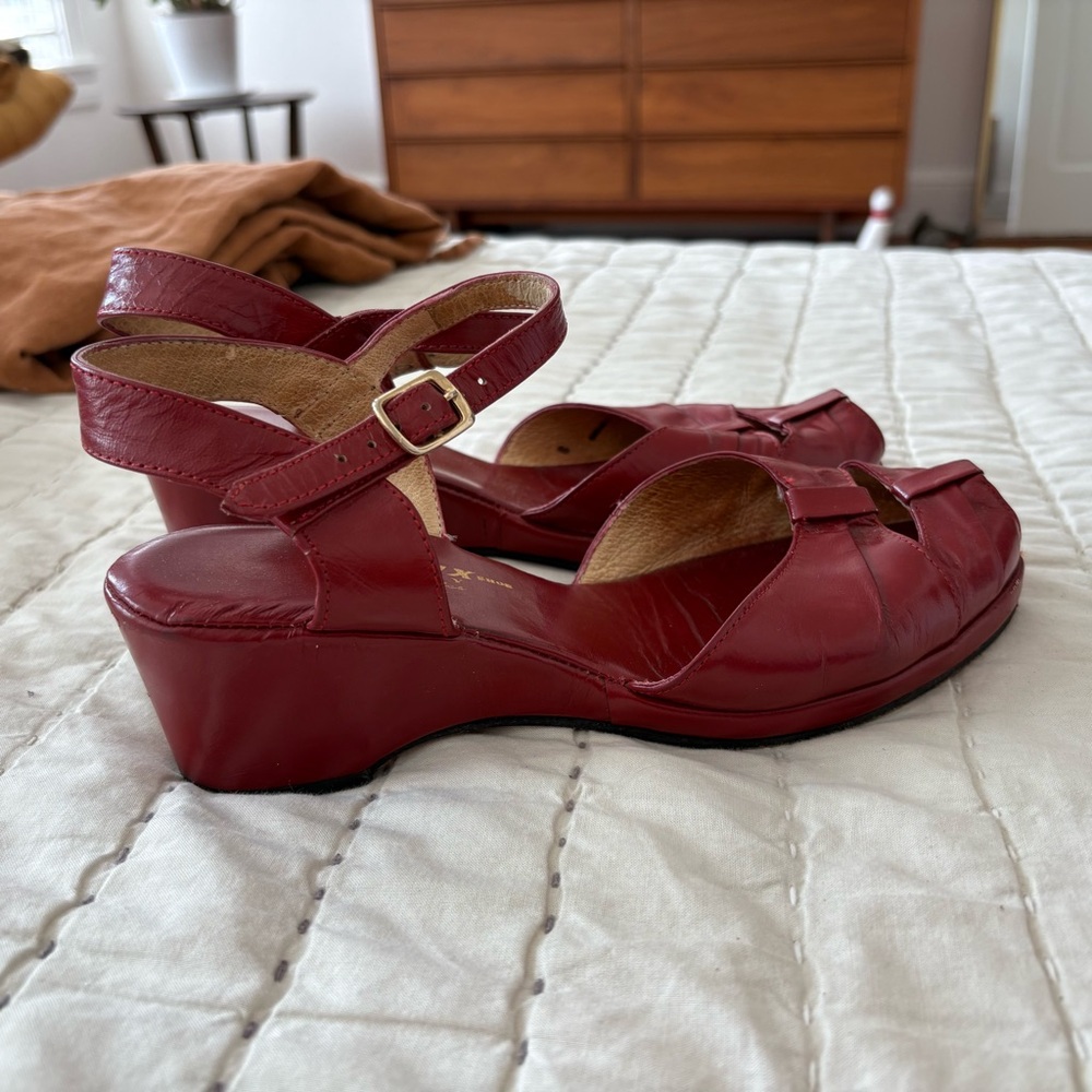 Red Leather REMIX 40s inspired sandals. 39 - Picture 4 of 7